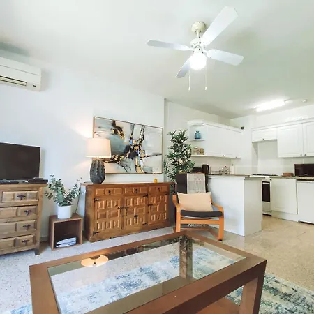 Modern 1 Bedroom With Pool Acess, Edificio Bahamas, Apartament