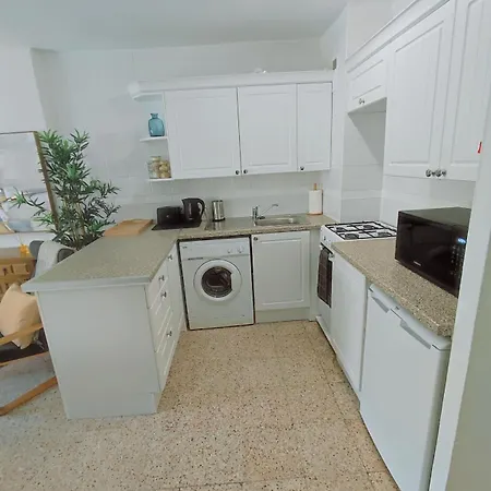 Modern 1 Bedroom With Pool Acess, Edificio Bahamas, Apartament