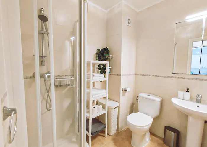 Modern 1 Bedroom With Pool Acess, Edificio Bahamas, Nerja