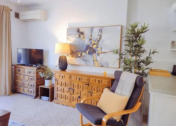 Modern 1 Bedroom With Pool Acess, Edificio Bahamas, Nerja