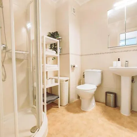 Modern 1 Bedroom With Pool Acess, Edificio Bahamas, Apartmán