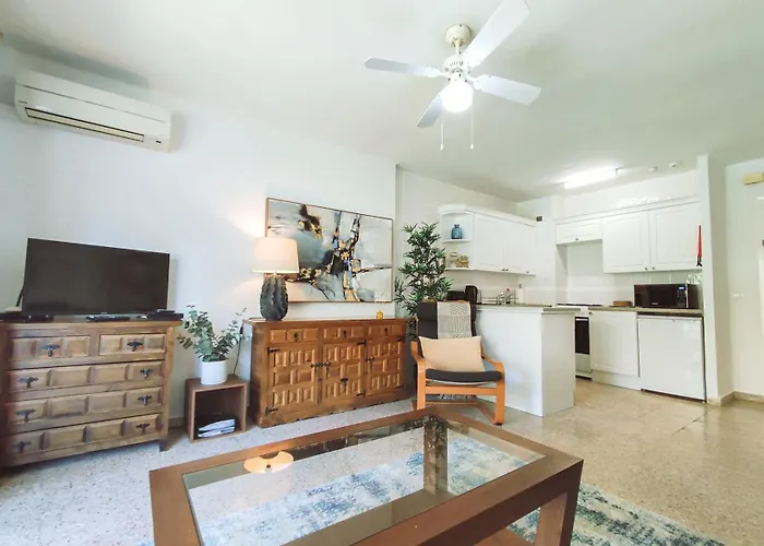 Modern 1 Bedroom With Pool Acess, Edificio Bahamas, Апартаменты