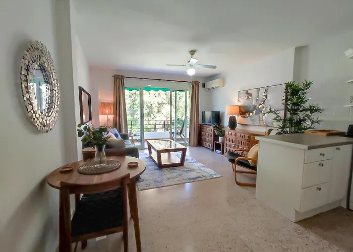 Modern 1 Bedroom With Pool Acess, Edificio Bahamas,