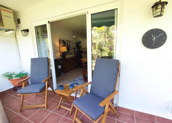 Modern 1 Bedroom With Pool Acess, Edificio Bahamas, Апартаменты Нерха