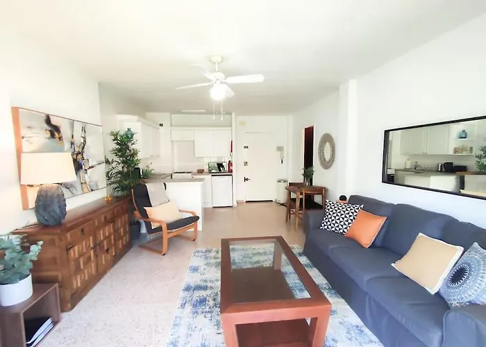 Апартаменты Modern 1 Bedroom With Pool Acess, Edificio Bahamas,