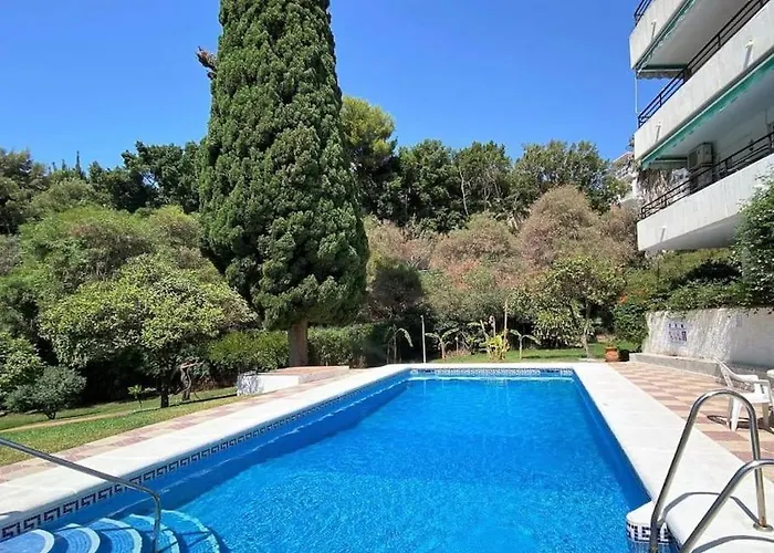 Modern 1 Bedroom With Pool Acess, Edificio Bahamas, Апартаменты Нерха