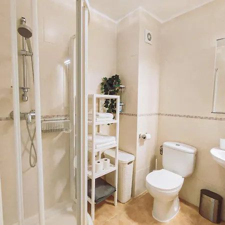 Modern 1 Bedroom With Pool Acess, Edificio Bahamas, ネルハ